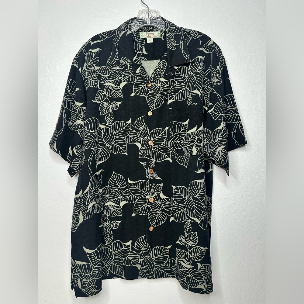 Tommy‎ Bahama Shirt Size Med 100% Silk Buttons Black Green Floral Leafy Hawaiian